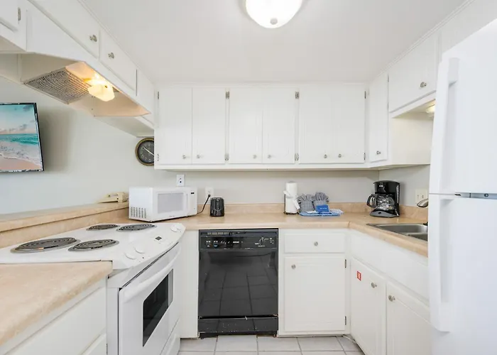 Apartment Island Winds East 604